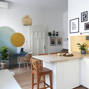 Apartment Bpr Pastellion Art In Buda, Budapest
